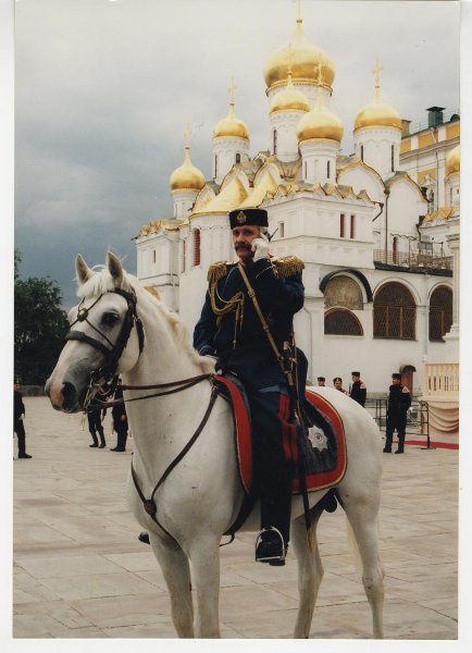 Никита Михалков на съемках фильма «Сибирский цирюльник», июль 1997, г. Москва. Выставка «Избранное из избранного» с этой фотографией.