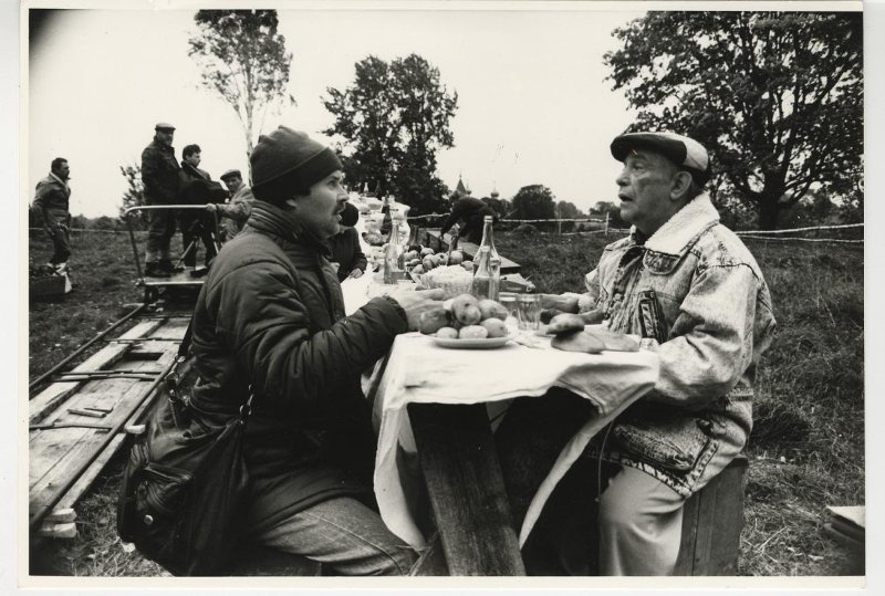 Сергей Овчаров и Ролан Быков на съемках фильма «Оно», 1989 год. Выставка «Избранное из избранного» с этой фотографией.