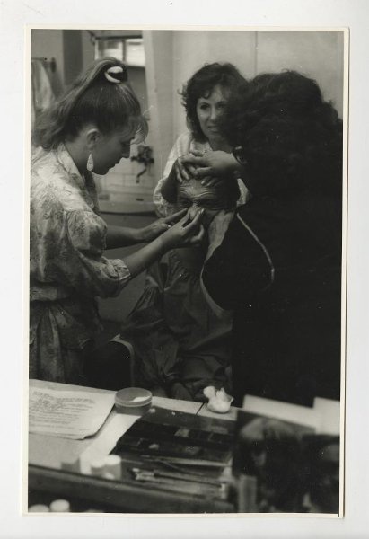 Грим, 1970-е. Выставка «В гримерке» с этой фотографией.