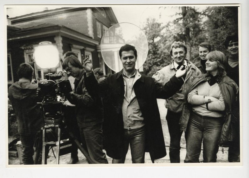 Роман Балаян на съемках фильма «Храни меня, мой талисман», сентябрь 1985, Горьковская обл., с. Большое Болдино