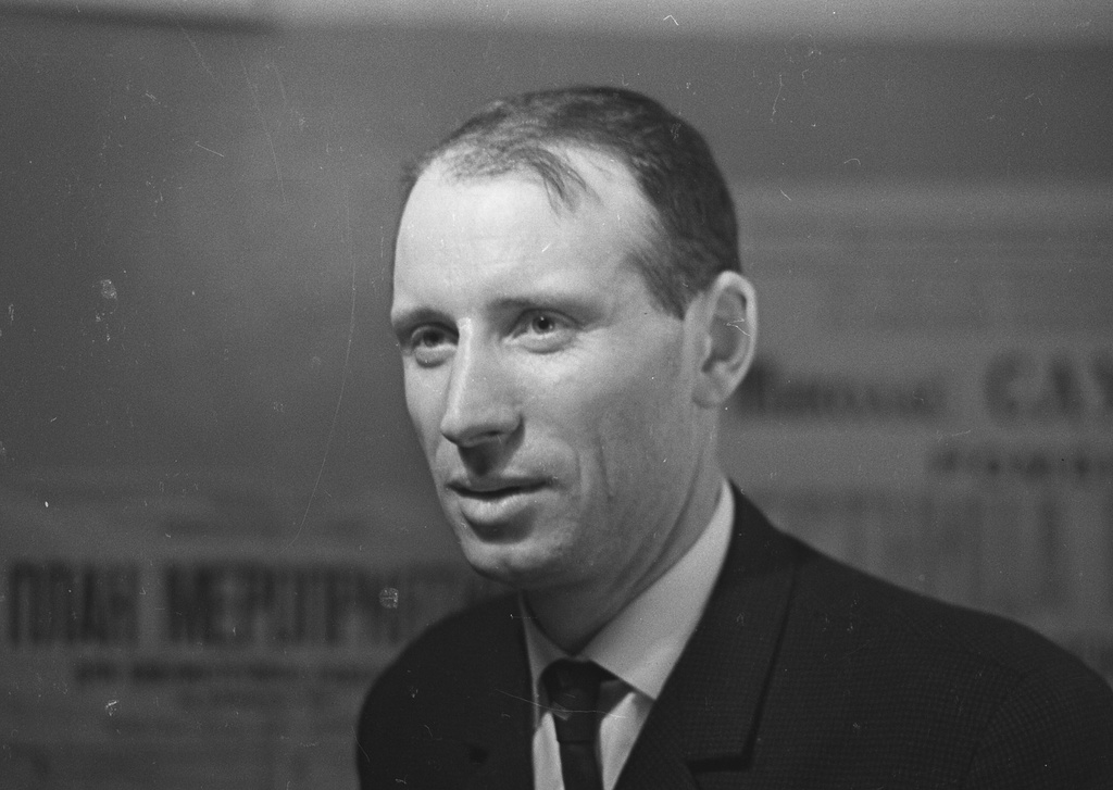 Писатель Миколас Слуцкис, 4 апреля 1966
