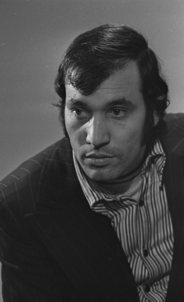 Поэт Нусрет Кесеменли, 20 марта 1975