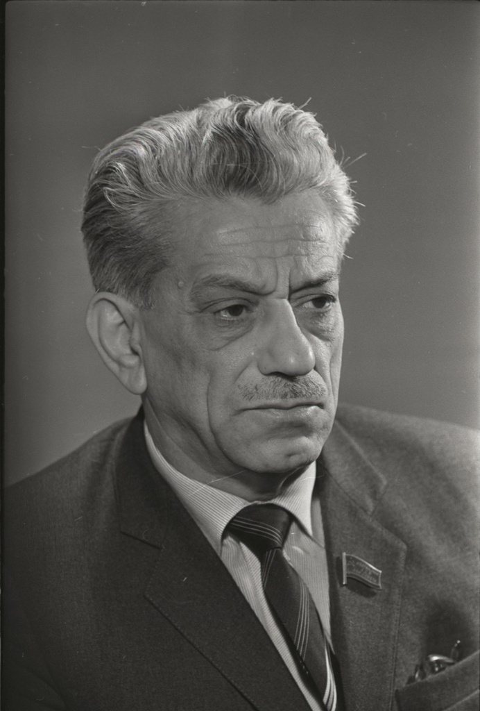 Поэт Бахтияр Махмуд оглы Вагабзаде, 13 апреля 1985