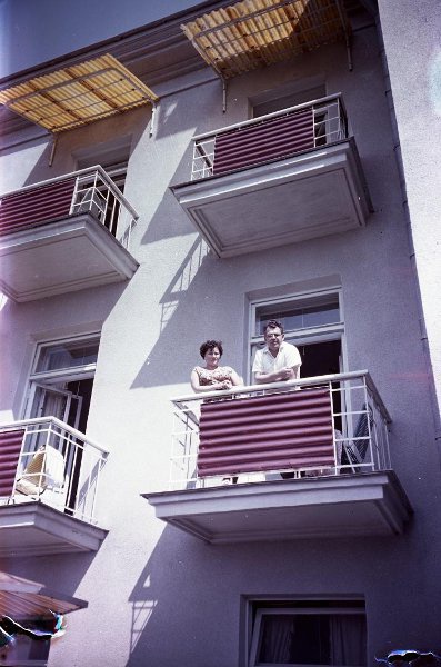 Мужчина и женщина на балконе, 1960-е