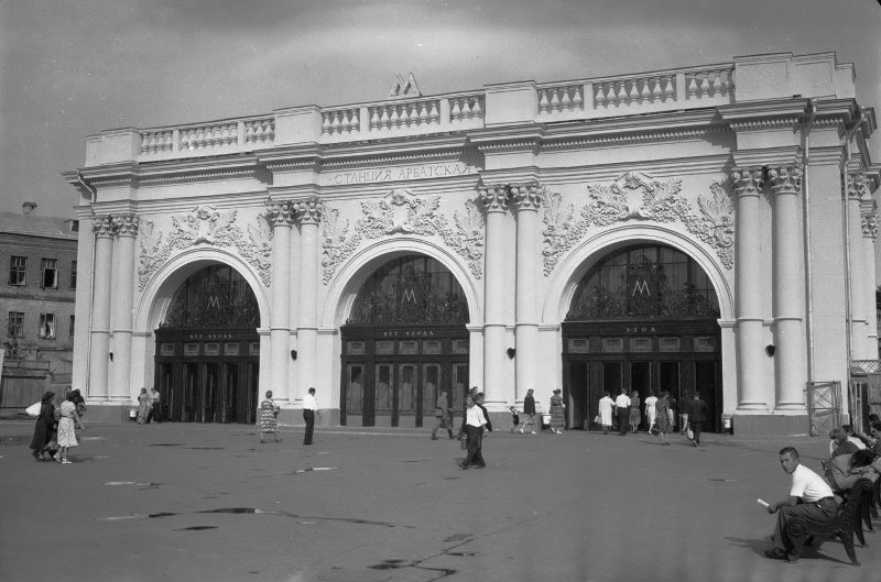 Фото \"Наземный вестибюль станции метро «Арбатская» Арбатско-Покровской ...