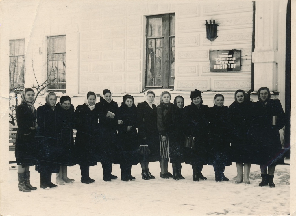 февраль 1954 года. февраль 1954 года. 1954 год передача крыма украине. хрущев передал крым украине. сталинская газета.