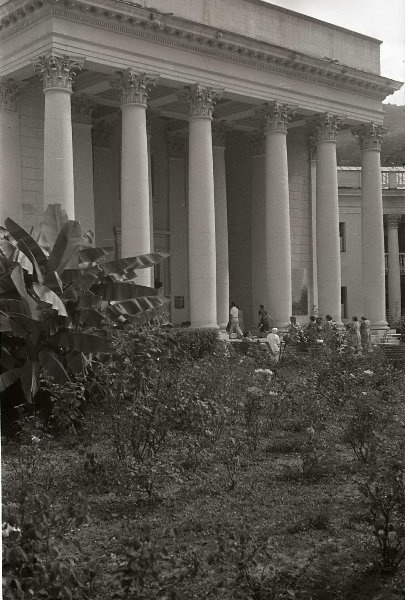 Фото "Портик ванного здания № 4 на Старой Мацесте", 1957 - 1958 ...