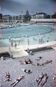 Бассейн «Москва», 1960 - 1961, г. Москва. Выставки&nbsp;«Бассейн»,&nbsp;«Фотограф Иван Шагин»&nbsp;и «Лето 1960-х» с этой фотографией.