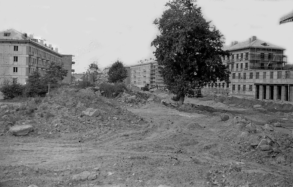 Вид на строящийся Ленинский проспект с улицы Житомирская, 1960 - 1961, Калининградская обл., г. Калининград. Выставка «Калининград» с этой фотографией.