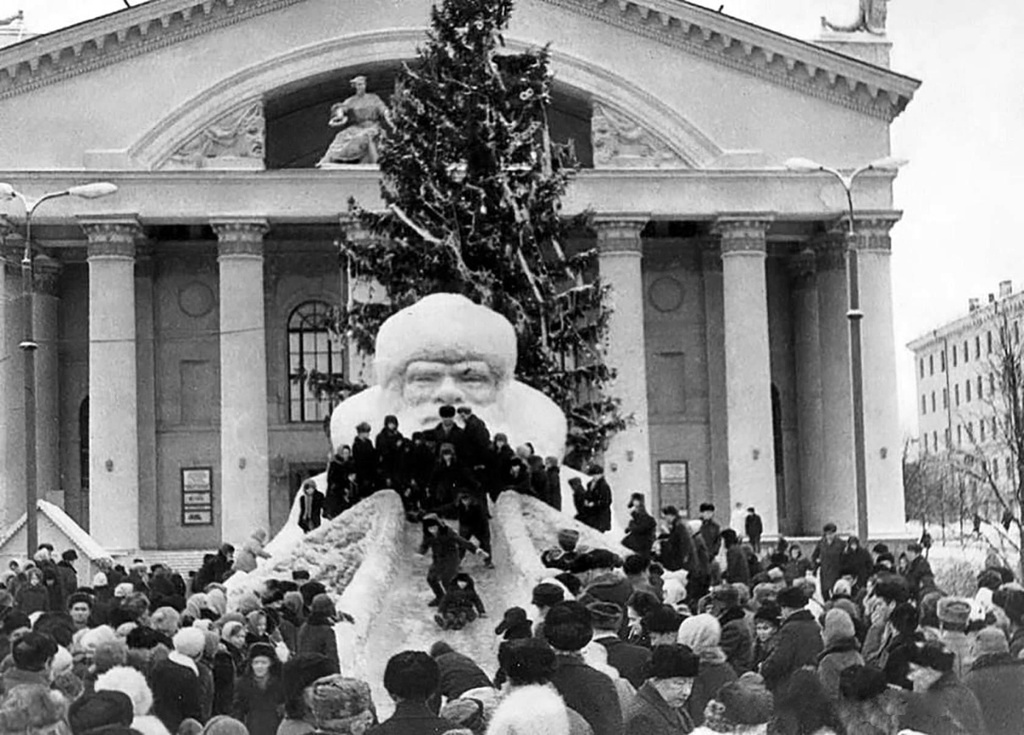 Театральный сквер. Дед Мороз и елка, 1972 - 1975, Калужская обл., г. Калуга