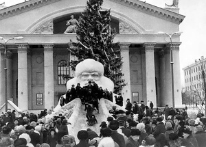 Театральный сквер. Дед Мороз и елка, 1972 - 1975, Калужская обл., г. Калуга