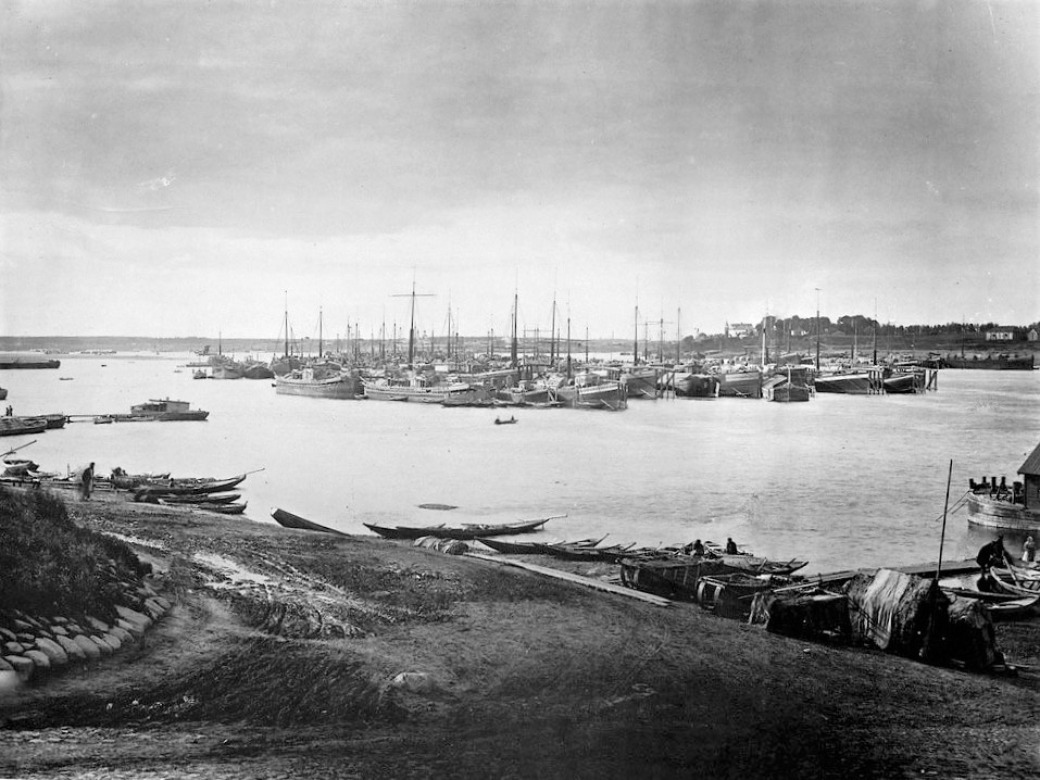 «Волга, какой она была». Баржи, 1901 - 1910. Выставка «Волга, какой она была» с этой фотографией.