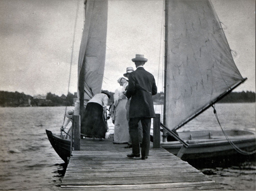 Прогулка на парусной лодке, июнь - август 1912, Великое княжество Финляндское. Моя бабушка в Финляндии.