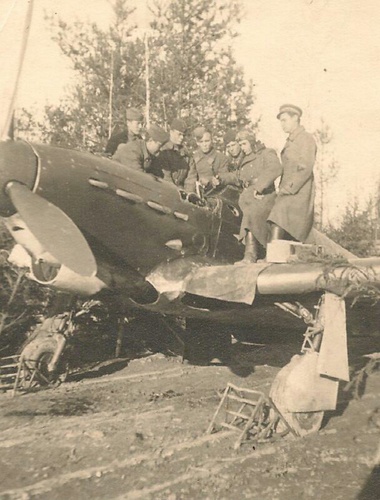 Виталий Рыбалка на крыле ЯКа, 7 апреля 1942