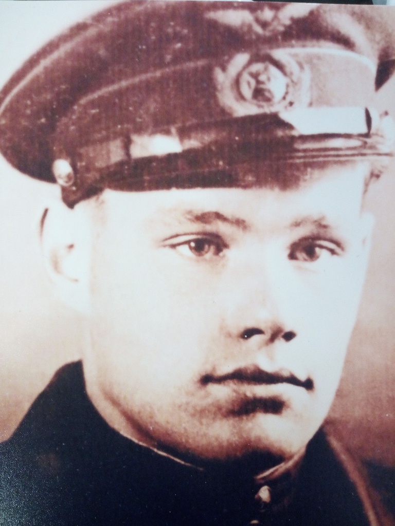 Фото "Летчик 122 ИАП сержант Виталий Рыбалка", октябрь - декабрь 1941 ...