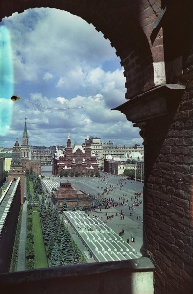 Вид из Спасской башни Московского Кремля на Сенатскую башню и Красную площадь, 1964 - 1969, г. Москва