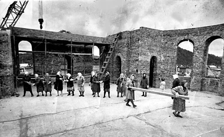 Фото "Строительство церкви Всех Святых", 1990 - 1991, Кемеровская обл ...