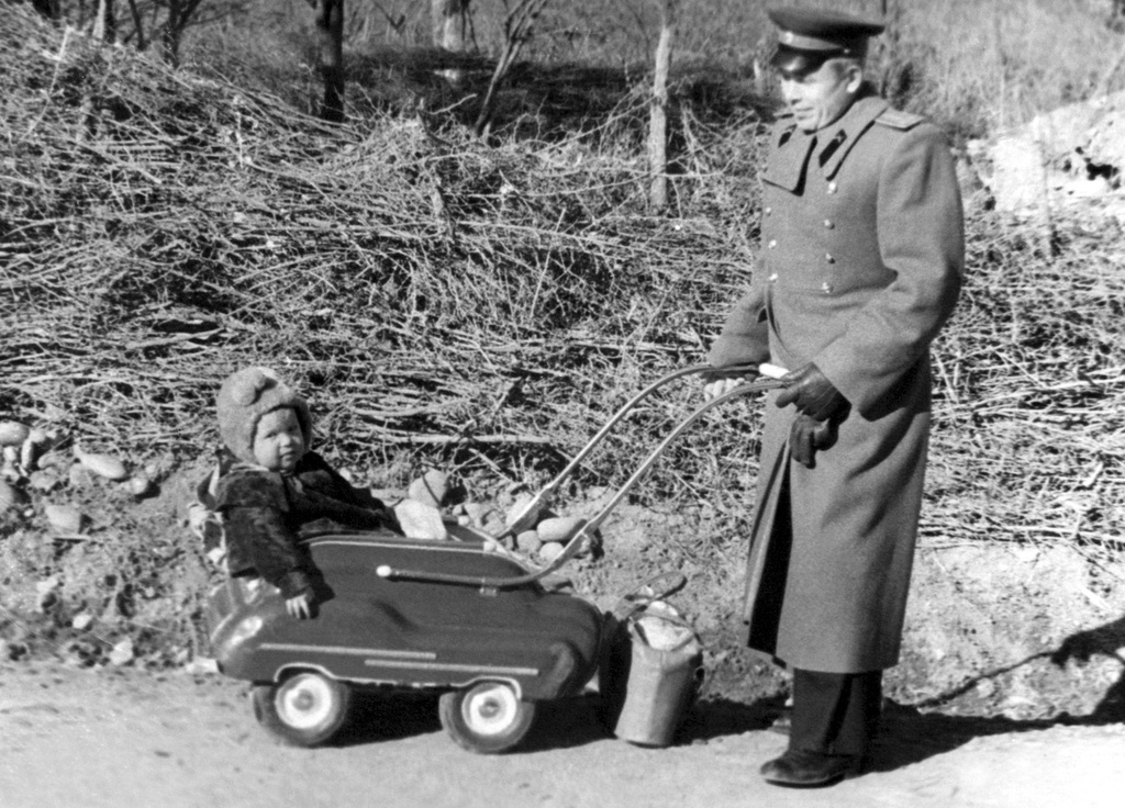 «В коляске-лимузине», март 1956, Грузинская ССР, Сагареджойский р-н, с. Уджарма