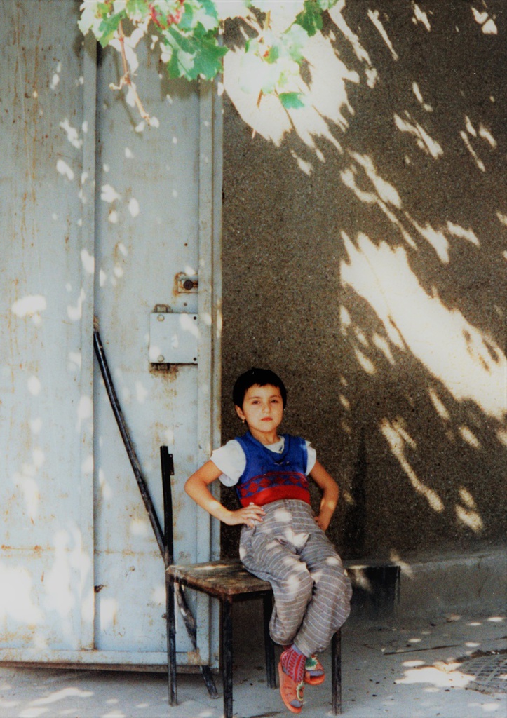 Хозяйка. Старый город в Баку, октябрь 1997, Азербайджан, г. Баку. Выставка «Баку – очарование старого города» с этой фотографией.