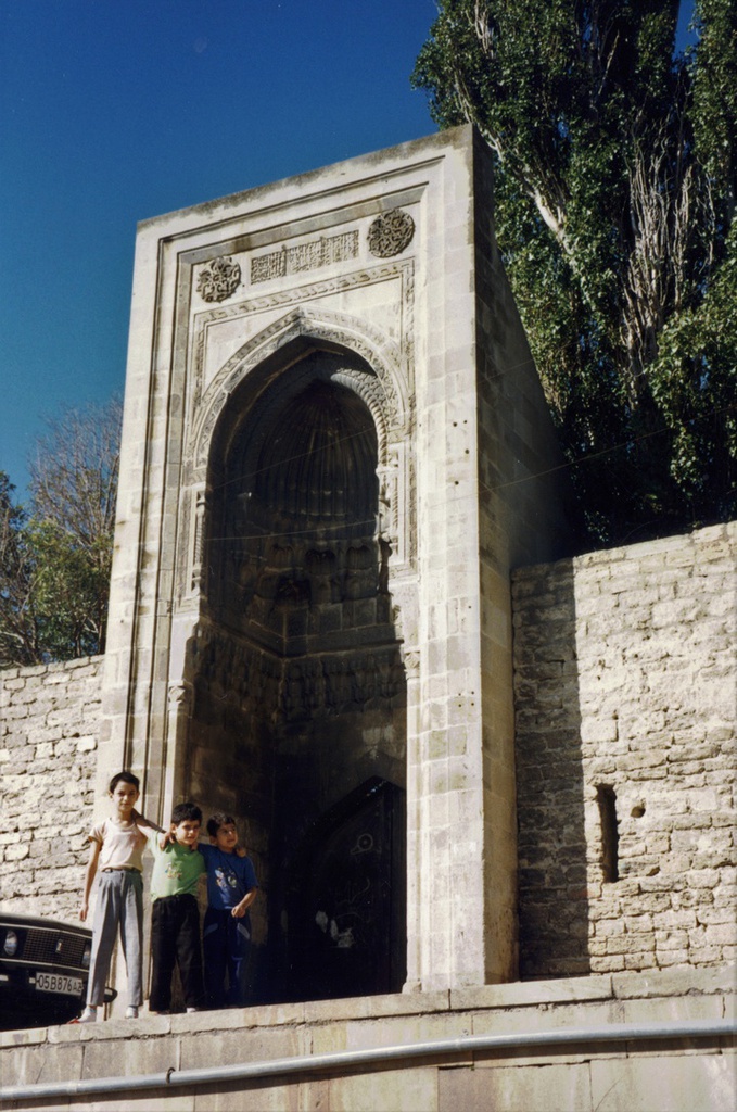 Старый город в Баку, октябрь 1997, Азербайджан, г. Баку. Выставка «Баку – очарование старого города» с этой фотографией.