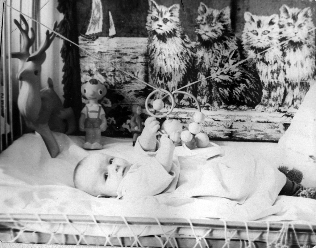 «Знакомство с миром», 19 августа 1957 - 19 октября 1957, г. Калинин. Лена Ковалева (5-6 мес.).Ныне Тверь.