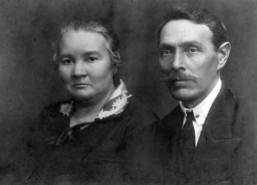 Петр Григорьевич и Евдокия Ильинишна Денисовы, 1932 год