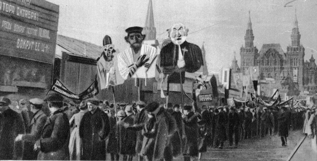 Демонстрация трудящихся 7 ноября, 1924 - 1926, г. Москва. Выставка «Пропаганда и агитация 1920-х» с этой фотографией.&nbsp;