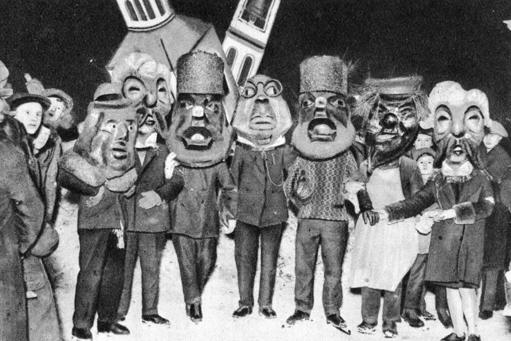 Фото "Агитация против кулаков, буржуев и попов", 1926 - 1930 - История ...