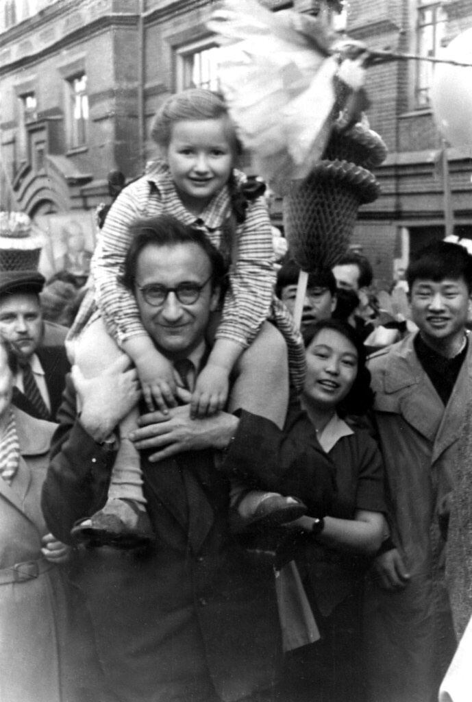 Дмитрий Павлович Найдин с дочерью Ольгой, 1 января 1959