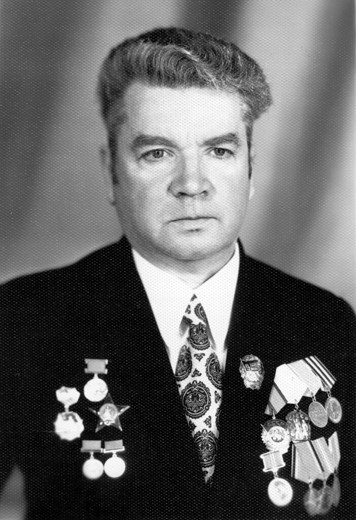 Геолог Юрий Михайлович Пущаровский, 30 апреля 1976