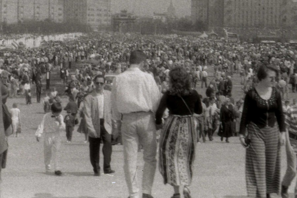 День Победы на Поклонной горе, 9 мая 1994, г. Москва. Выставка «День Победы в Москве» с этим снимком.