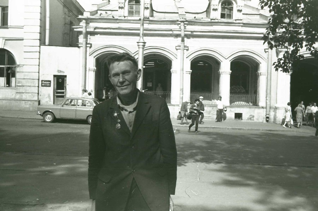 Ветеран из поселка Александровка, 15 июня 1983, г. Санкт-Петербург, г. Пушкин. Выставка «День Победы в Москве» с этим снимком.