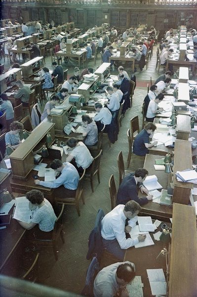 Читатели в читальном зале Государственной библиотеки имени Ленина, 1960-е, г. Москва
