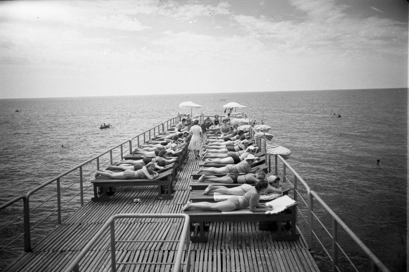 Фото "Санаторий имени Орджоникидзе. Надводный солярий", 1957 - 1958 ...