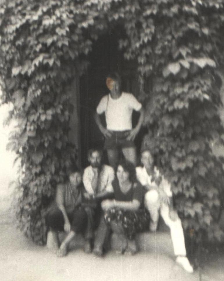 «Ольвия», июль - декабрь 1987, Украинская ССР, г. Николаев. Выставка «Ольвия – 1980–1990 годы. Питерский лагерь» с этим снимком.&nbsp;