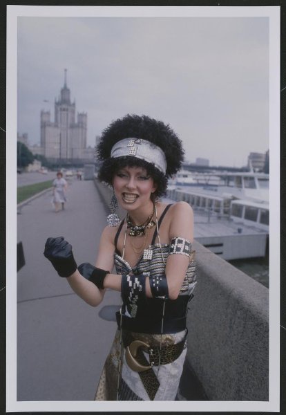 Танюшка, 1987 год, г. Москва. Выставка «Неформальные таланты» с этой фотографией.