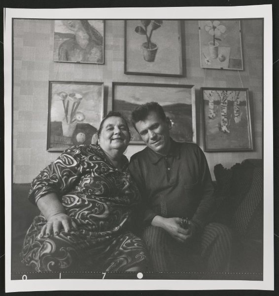 Владимир Яковлев с матерью, 1978 год. Выставка «Неформальные таланты» с этой фотографией.