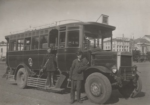 Автобус «Лейланд» на линии № 4, 1925 - 1926, г. Москва. Выставка «Московский автобус» с этой фотографией.