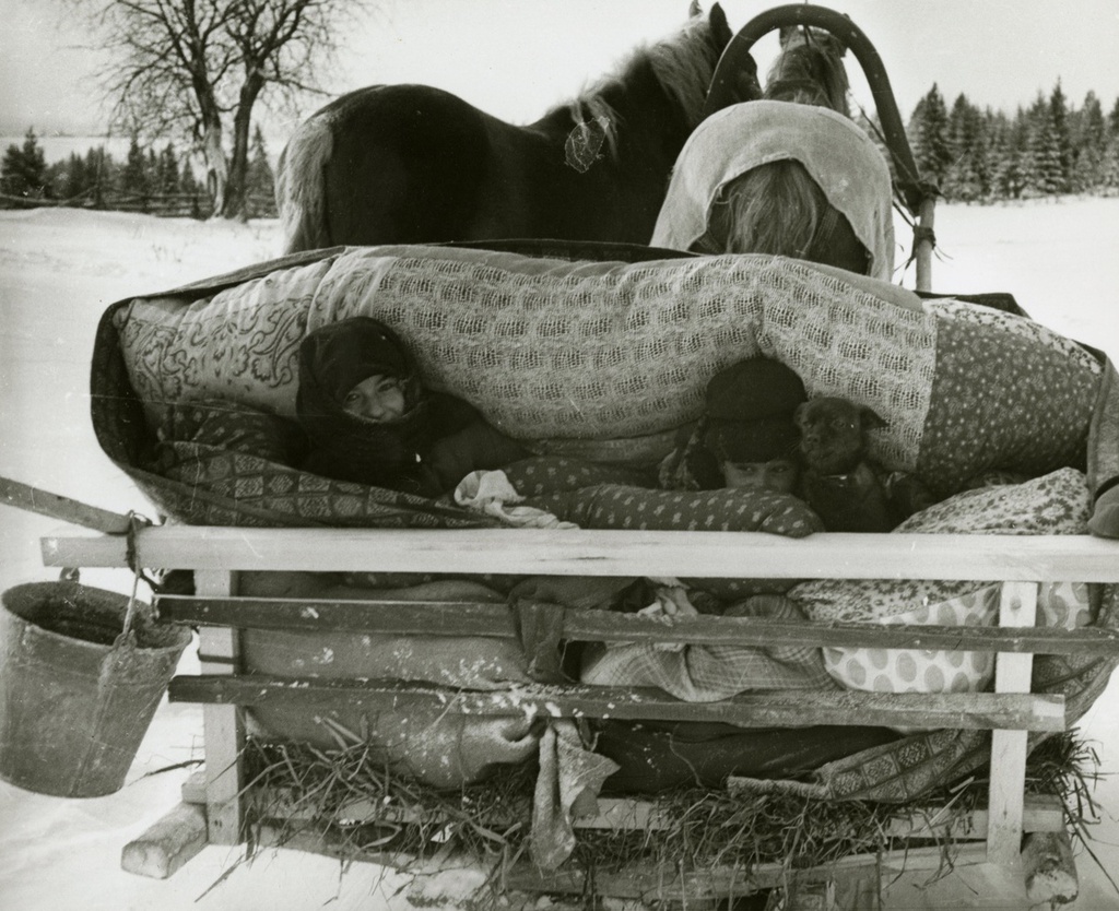 «Цыганята», 1970-е. Из серии фотографий «Русская провинция».