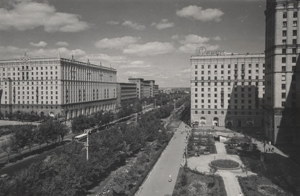 Проспект Мира, август 1960, г. Москва. Выставка «Москва в объективе Наума Грановского» с этой фотографией.