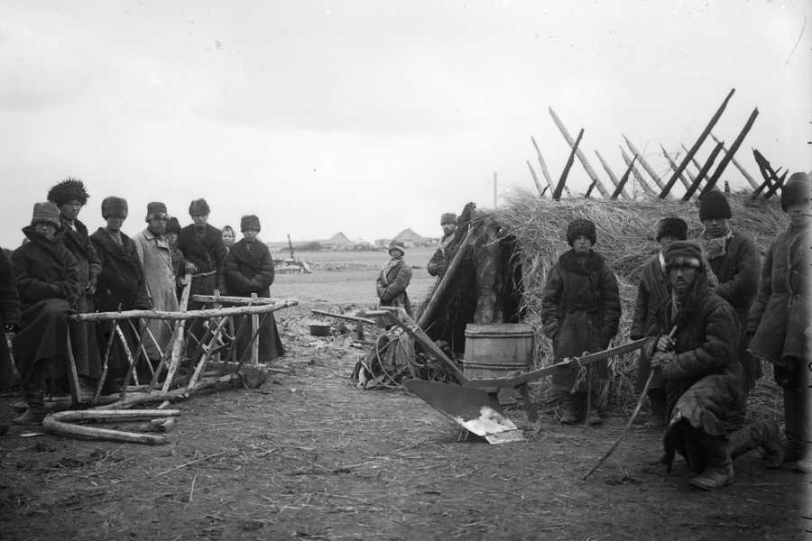 Фото "Крестьяне-переселенцы деревни Ново-Троицкой Тесинской волости ...