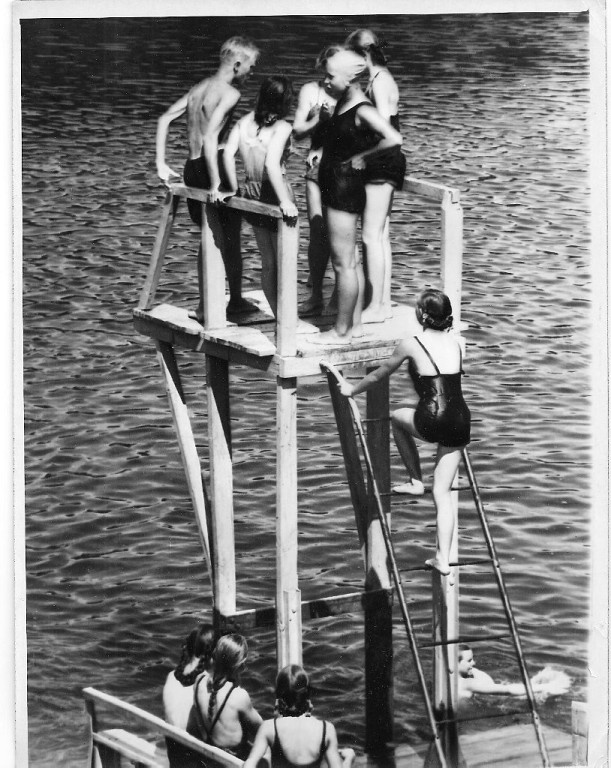 Лето и солнце, 1965 год, Горьковская обл., Кстовский р-н, с. Безводное. Выставка «Лето 1960-х» с этой фотографией.