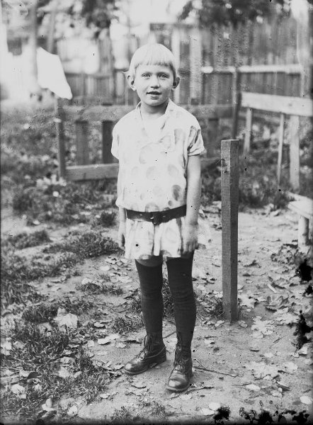 Портрет девочки, 1921 - 1935. Выставка «Осенние портреты» с этой фотографией.