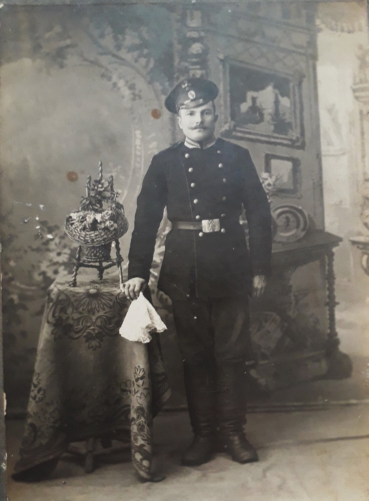 Земский стражник Ставропольской губернии Стефан Макаров, 2 апреля 1916, Ставропольская губ., г. Ставрополь. Был расстрелян во дворе собственного дома в селе Чернолесском Ставропольской губернии.Фотография из архива Евгения Николаевича Ткаченко.