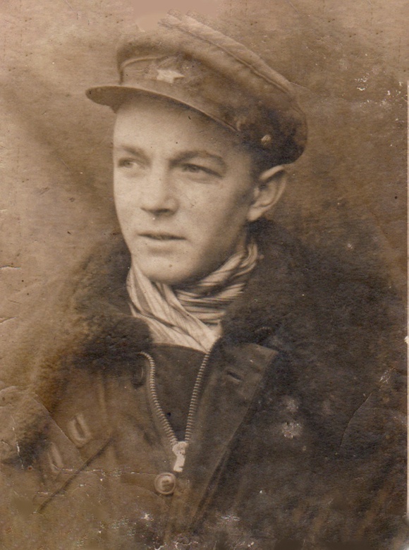 Воздушный стрелок 155-го авиационного полка Владимир Голянский, 1943 год