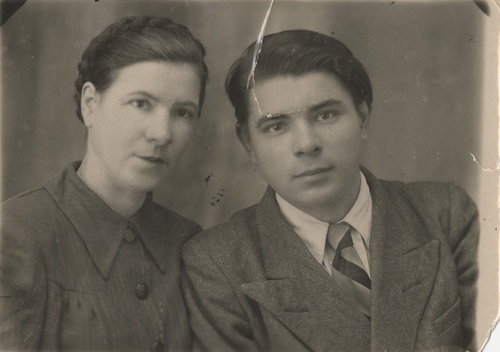 Любовь Михайловна Чембарцева с сыном Владимиром, 22 февраля 1948, Саратовская обл., г. Вольск