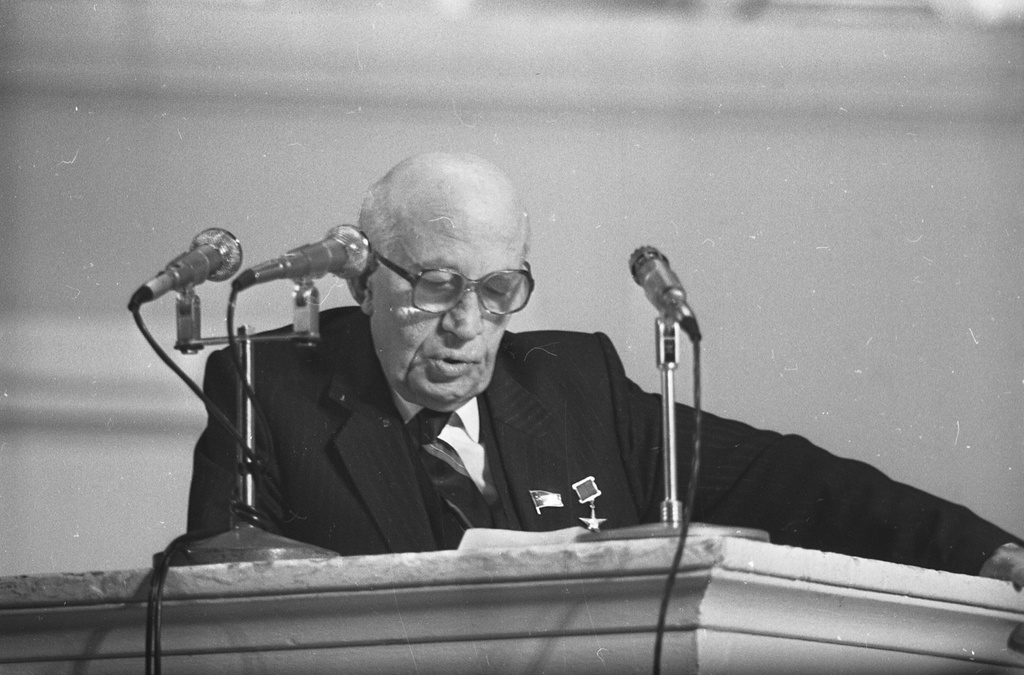 Писатель Григол Абашидзе на 70-летии Михаила Дудина, 25 ноября 1986