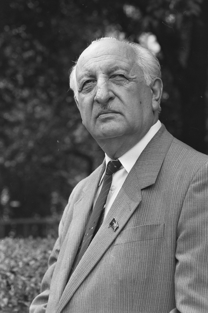 Фото "Писатель Баграт Шинкуба в саду Союза писателей СССР", 20 июня ...