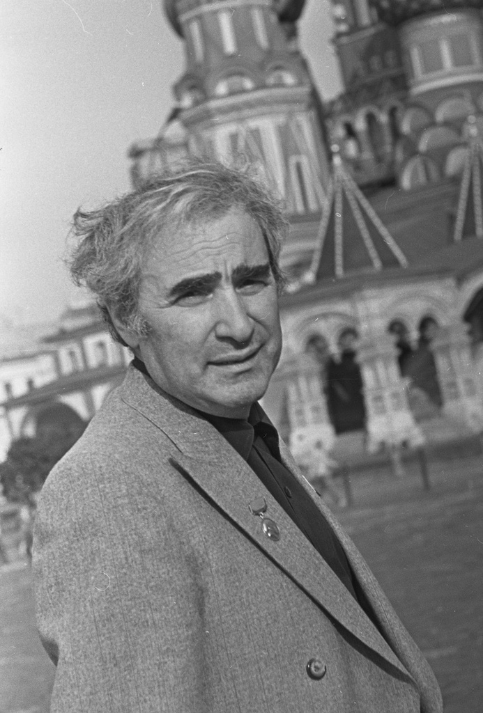 Nodar dummmbazde asarlari. Нодар владимирович думбадзе. Нодар владимирович думбадзе. Писатель думбадзе 5. Nodar dumdadze.