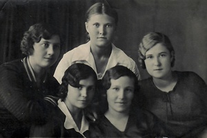 Рязанские девушки, 28 августа 1936, Рязанская обл., г. Рязань. На фото: Зоя Чтецова, Лиля Васильева, Маруся Кондратьева, Нюра Матюхина, Валя Котягина.